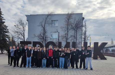 Утро понедельника студентов Троицкого филиала ЧелГУ началось акцией «Зарядка с чемпионом»