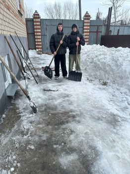 В этом году зима очень суровая, с сильными снегопадами и метелями