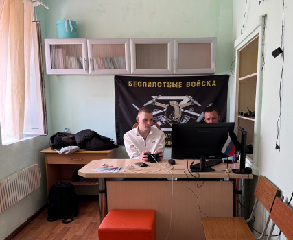 Студенты учатся летать!