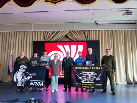 Юным дроноводам вручили новое оборудование