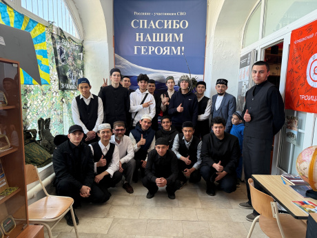 Сегодня в музее Троицкого филиала ЧелГУ побывали особые гости - студенты Медресе Расулия