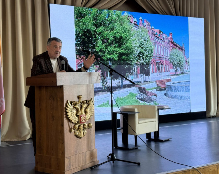 В Троицком филиале ЧелГУ прошла творческая встреча студентов и школьников города с писателем, публицистом, филологом и общественным деятелем Василием Ирзабековым