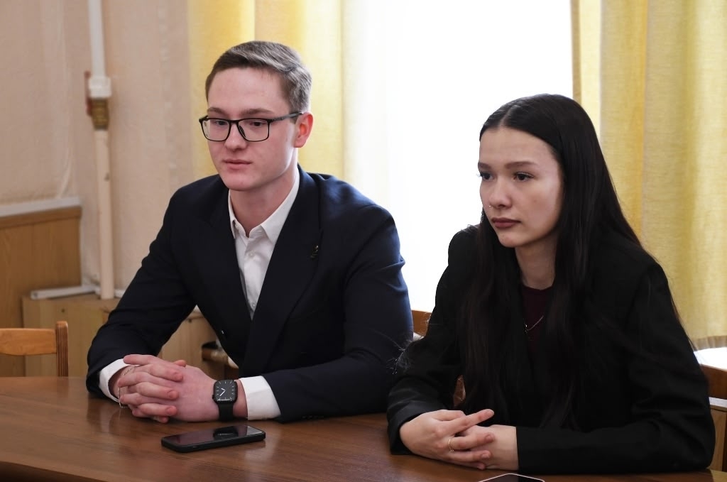 Студенты Троицкого филиала ЧелГУ Дмитрий Равочкин и Юлия Детина вошли в обновленный состав Молодежной Палаты при Собрании депутатов города Троицка
