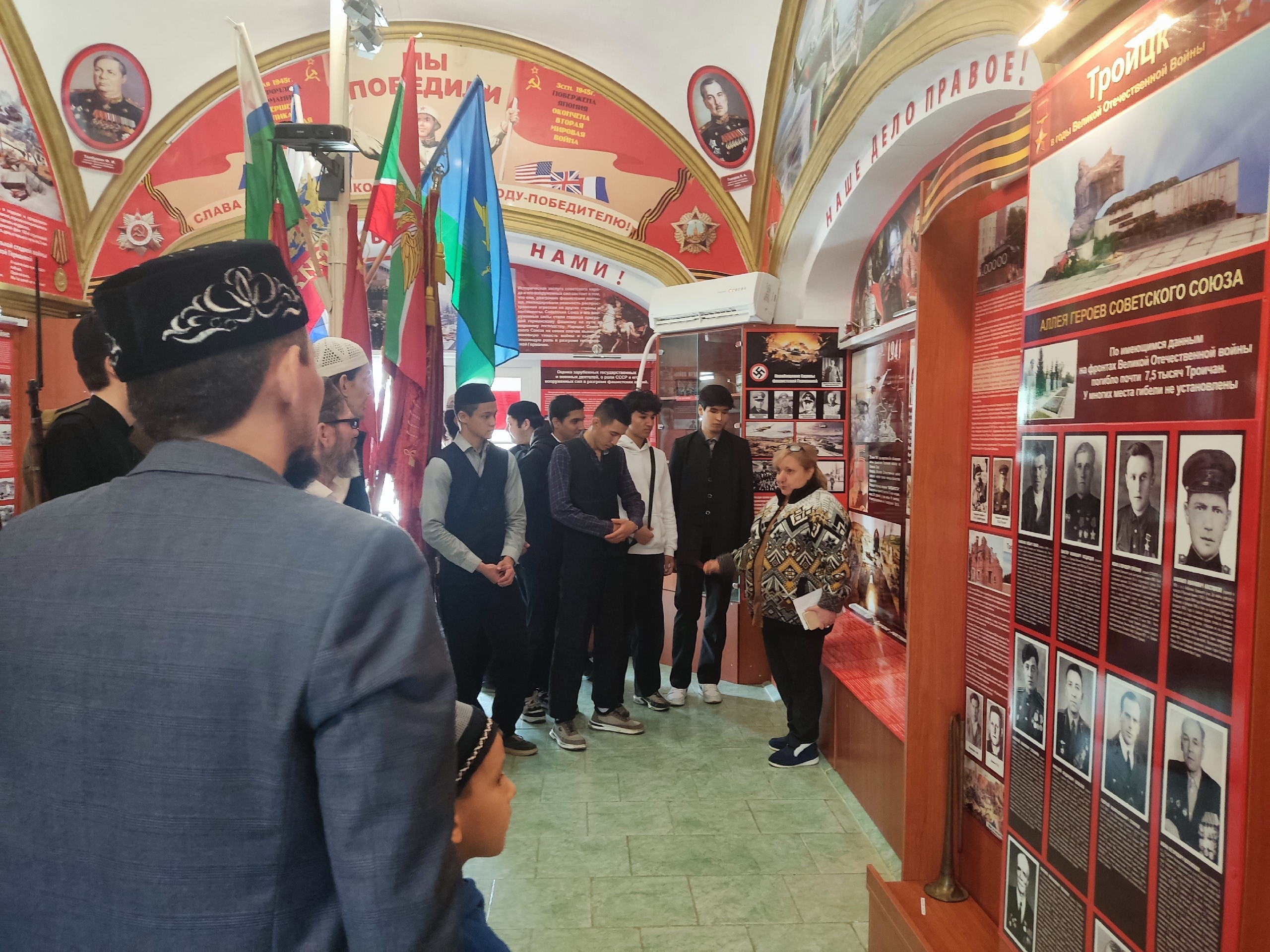 Сегодня в музее Троицкого филиала ЧелГУ побывали особые гости - студенты Медресе Расулия