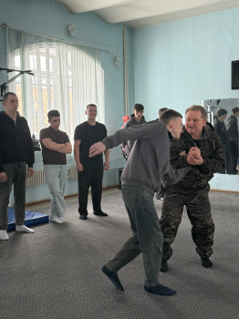 Занятия по отработке самообороны от Виктора Глухих