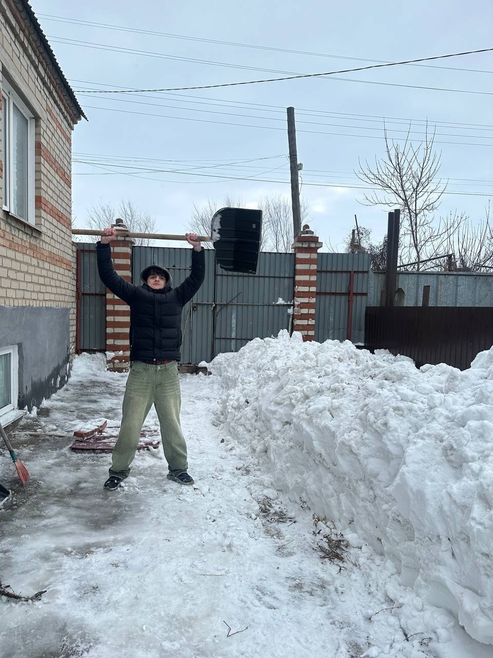 В этом году зима очень суровая, с сильными снегопадами и метелями